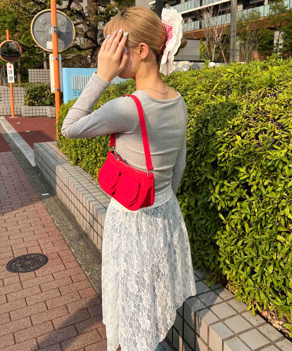 ホワイト モデル：160㎝ F着用