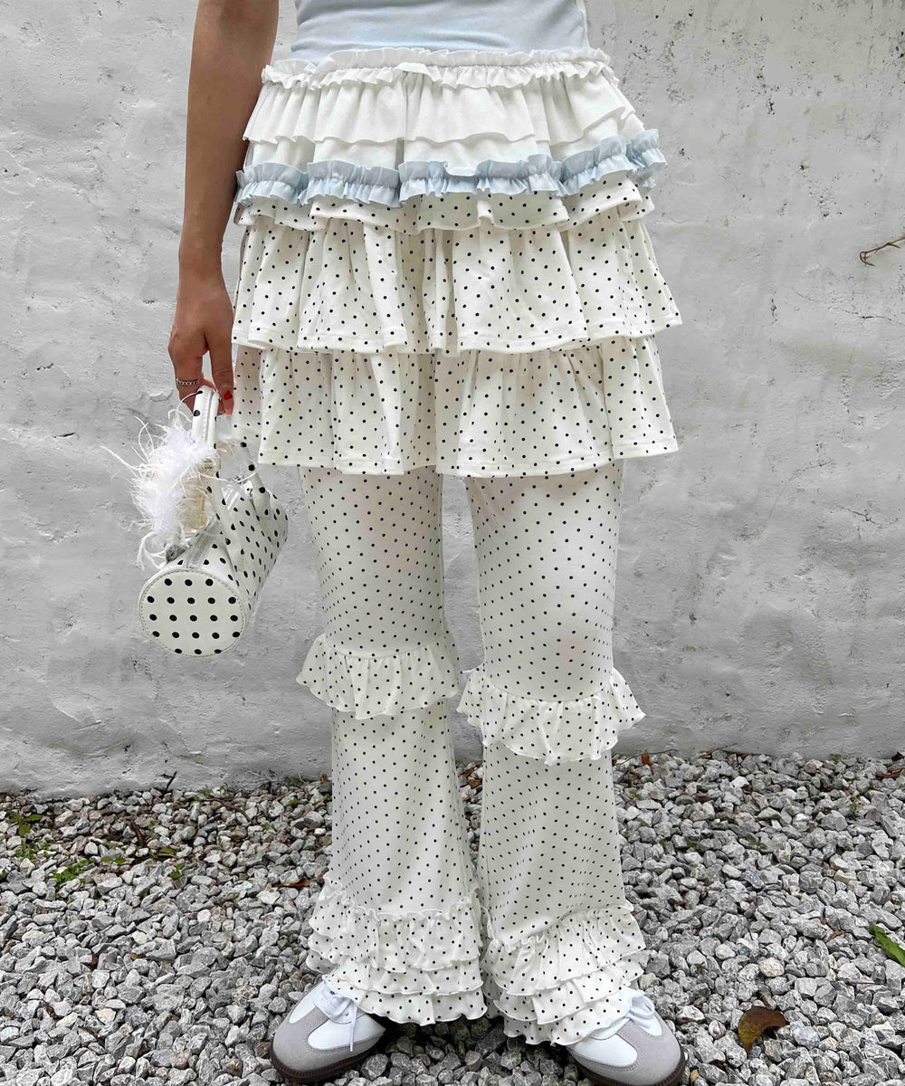 ホワイト モデル：160㎝ F着用