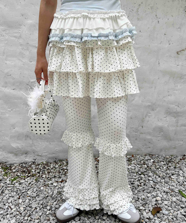 ホワイト モデル：160㎝ F着用