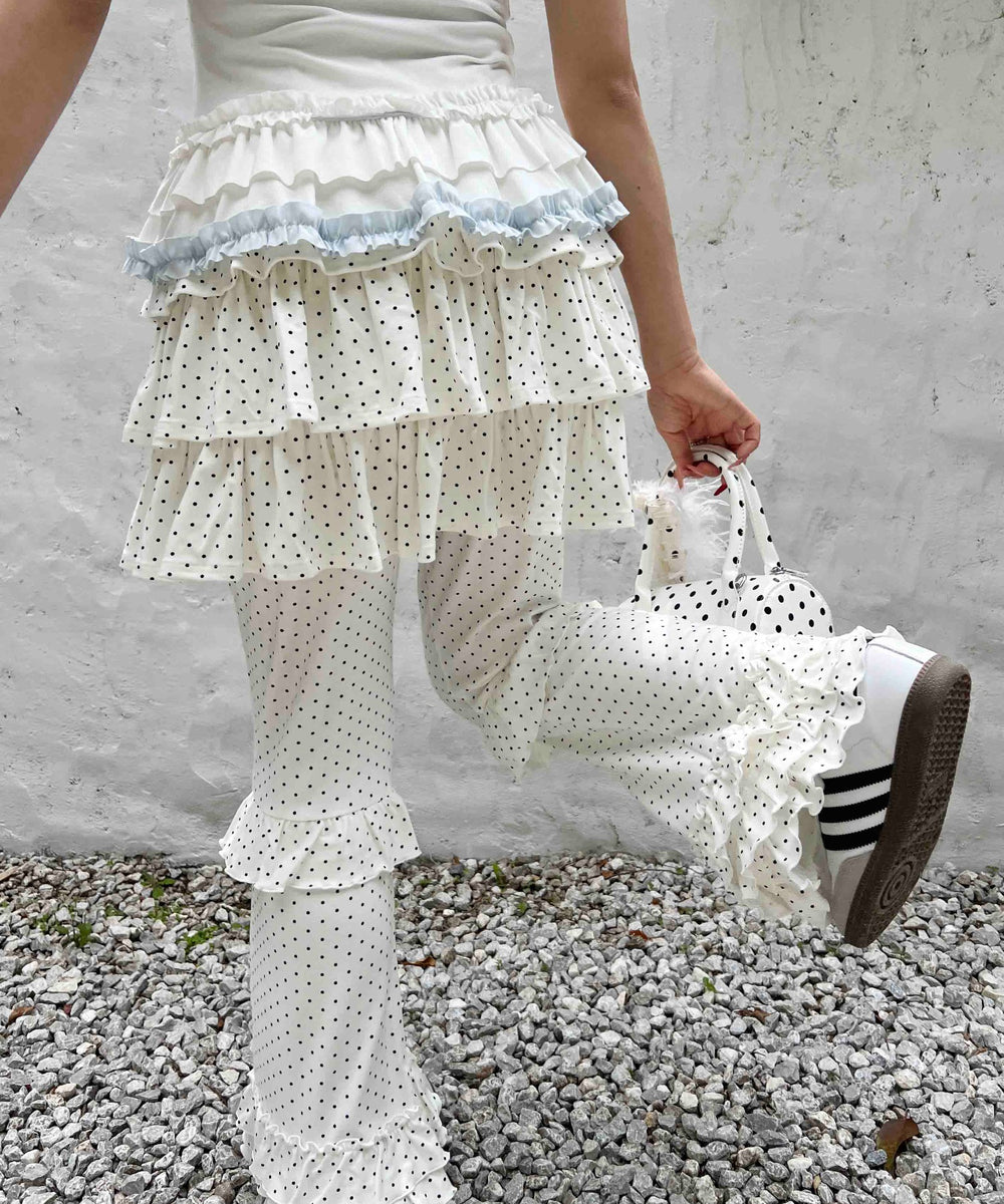 ホワイト モデル：160㎝ F着用