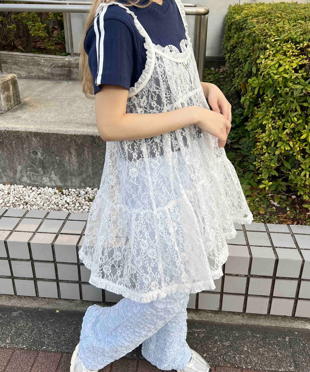 ホワイト モデル：160㎝ F着用