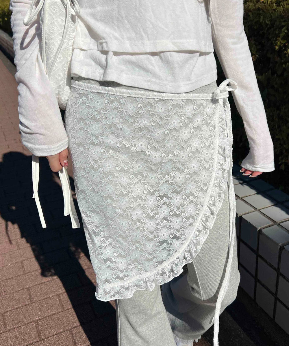 ホワイト モデル：160㎝ F着用