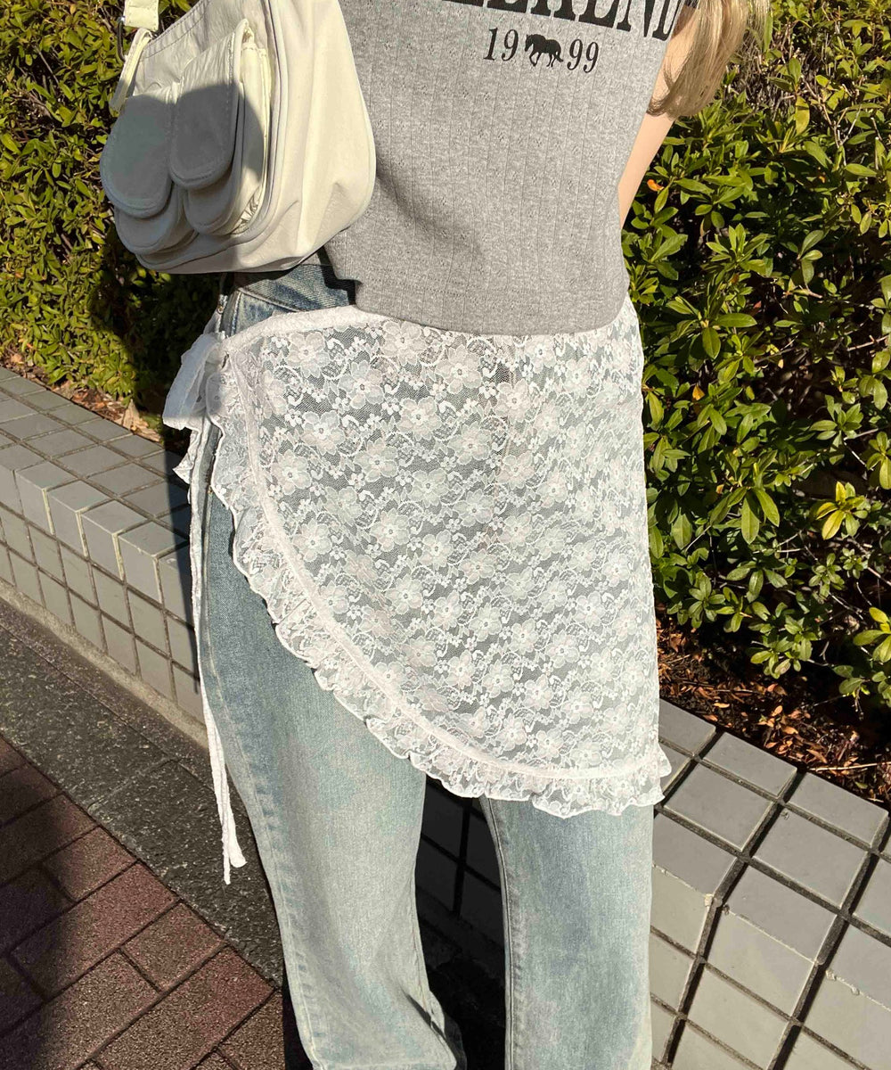 ホワイト モデル：160㎝ F着用