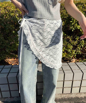 ホワイト モデル：160㎝ F着用