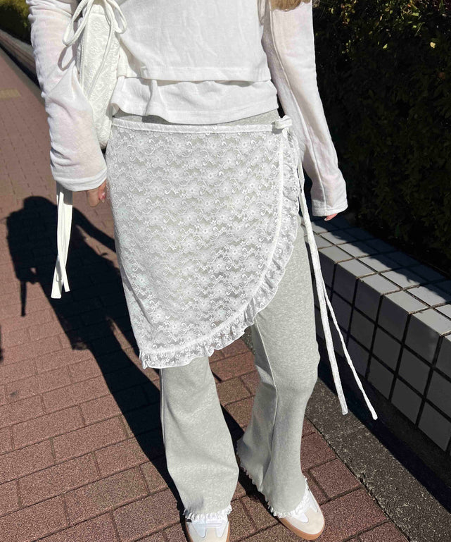 ホワイト モデル：160㎝ F着用