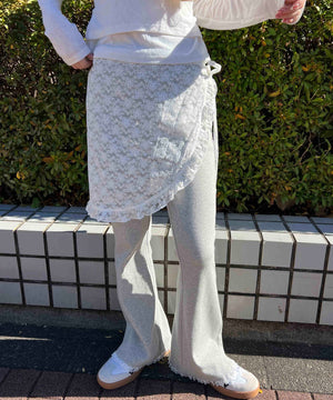 ホワイト モデル：160㎝ F着用