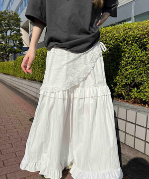 ホワイト モデル：160㎝ F着用