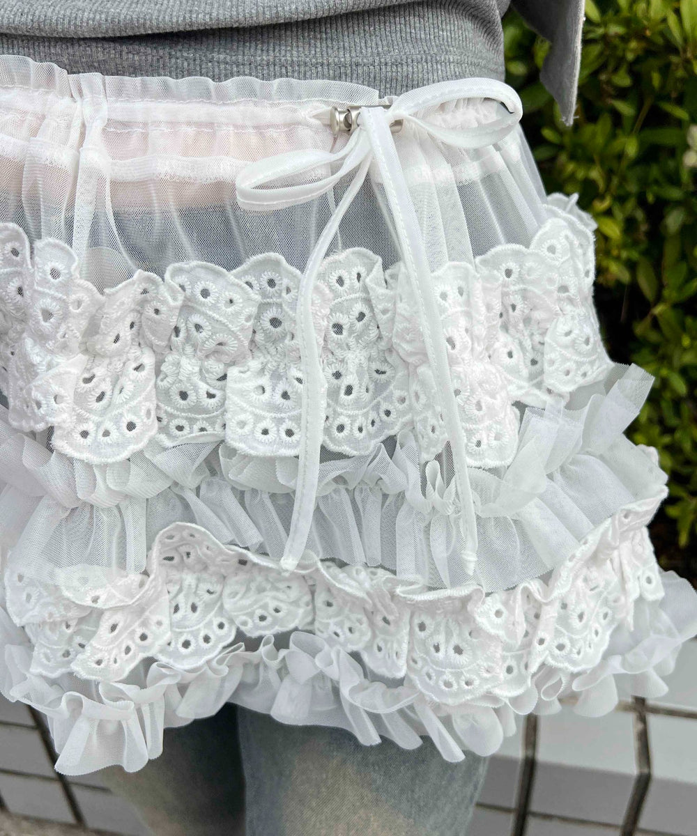 ホワイト モデル：160㎝ F着用