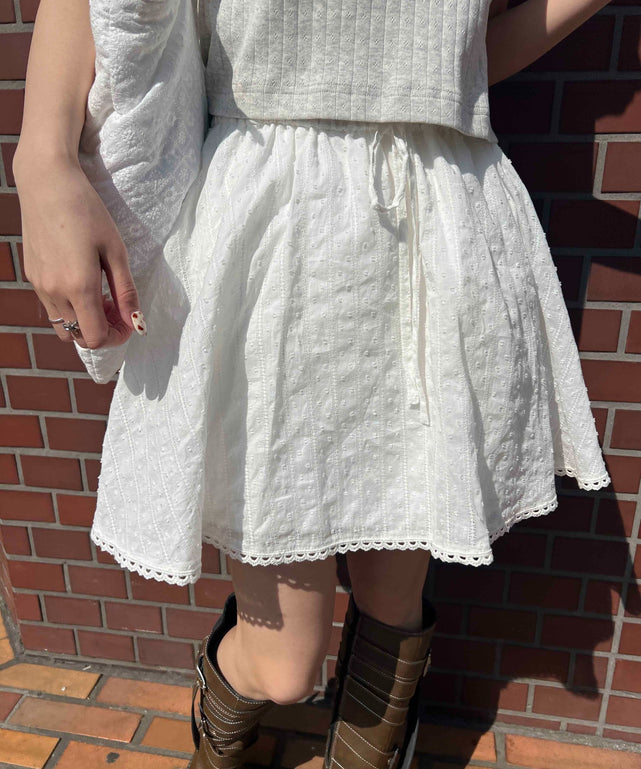 ホワイト モデル：160㎝ F着用