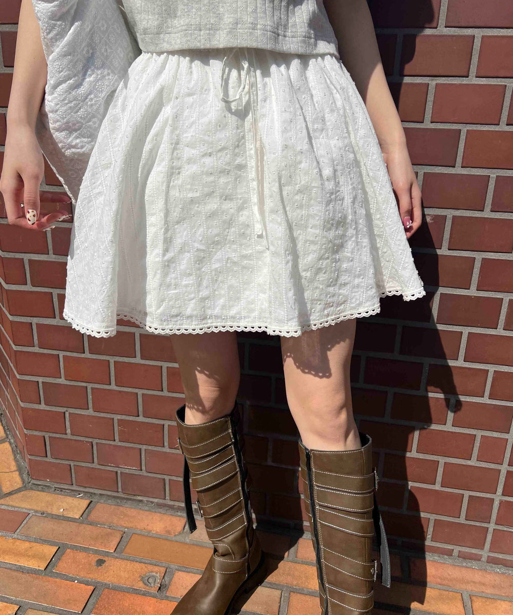 ホワイト モデル：160㎝ F着用