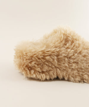 モコモコ厚底シューズ