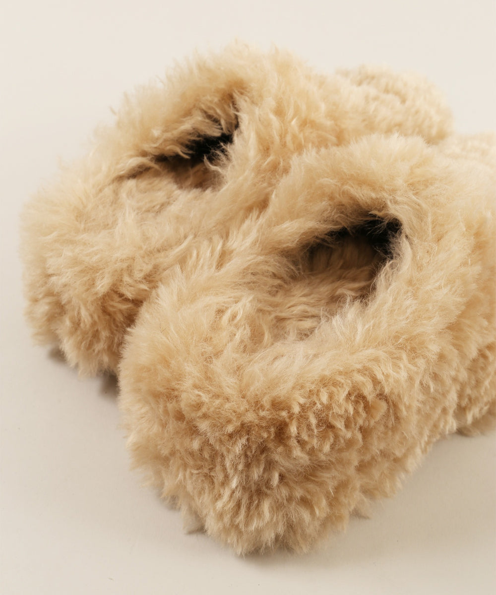 モコモコ厚底シューズ