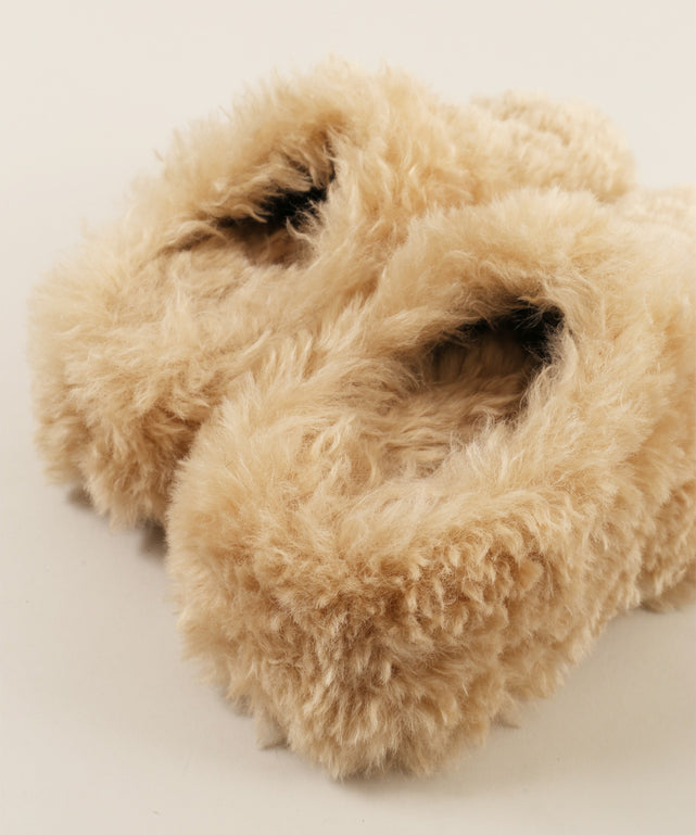 モコモコ厚底シューズ