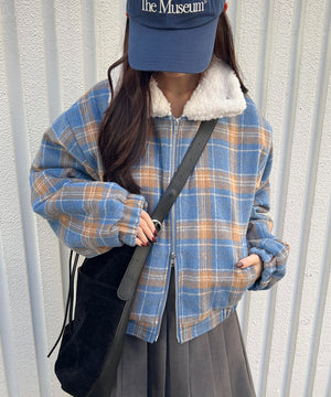 ブルー モデル：157㎝ Mサイズ着用