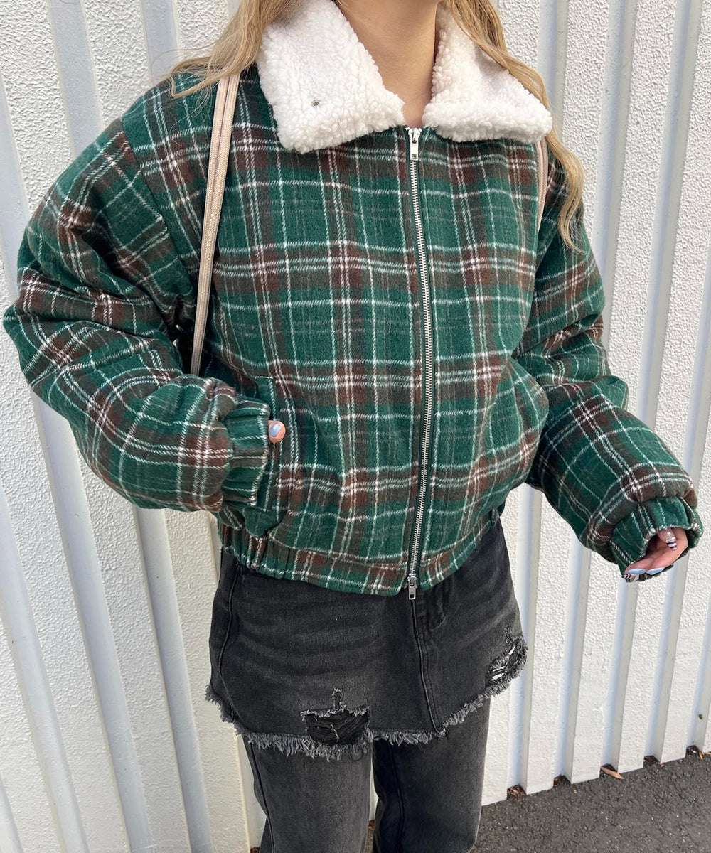 グリーン モデル：160㎝ Mサイズ着用