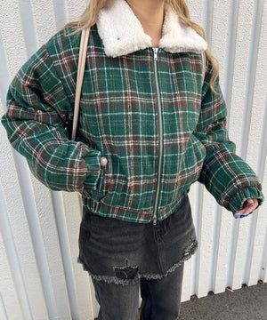 グリーン モデル：160㎝ Mサイズ着用