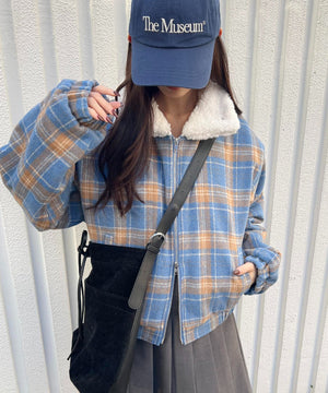 ブルー モデル：157㎝ Mサイズ着用