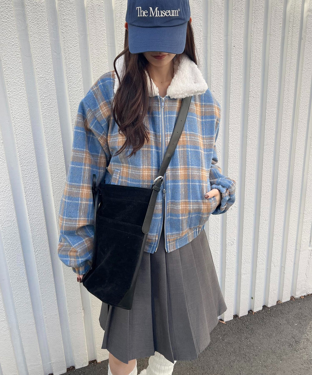 ブルー モデル：157㎝ Mサイズ着用