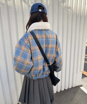 ブルー モデル：157㎝ Mサイズ着用