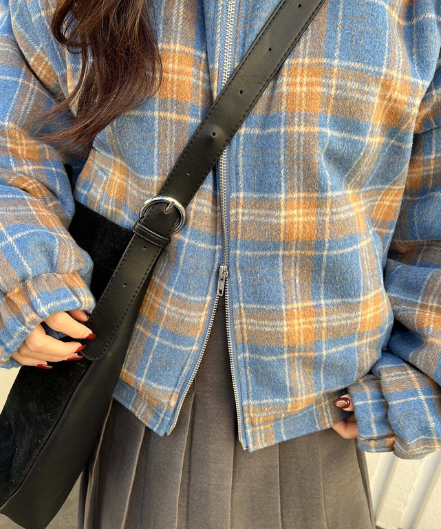 ブルー モデル：157㎝ Mサイズ着用