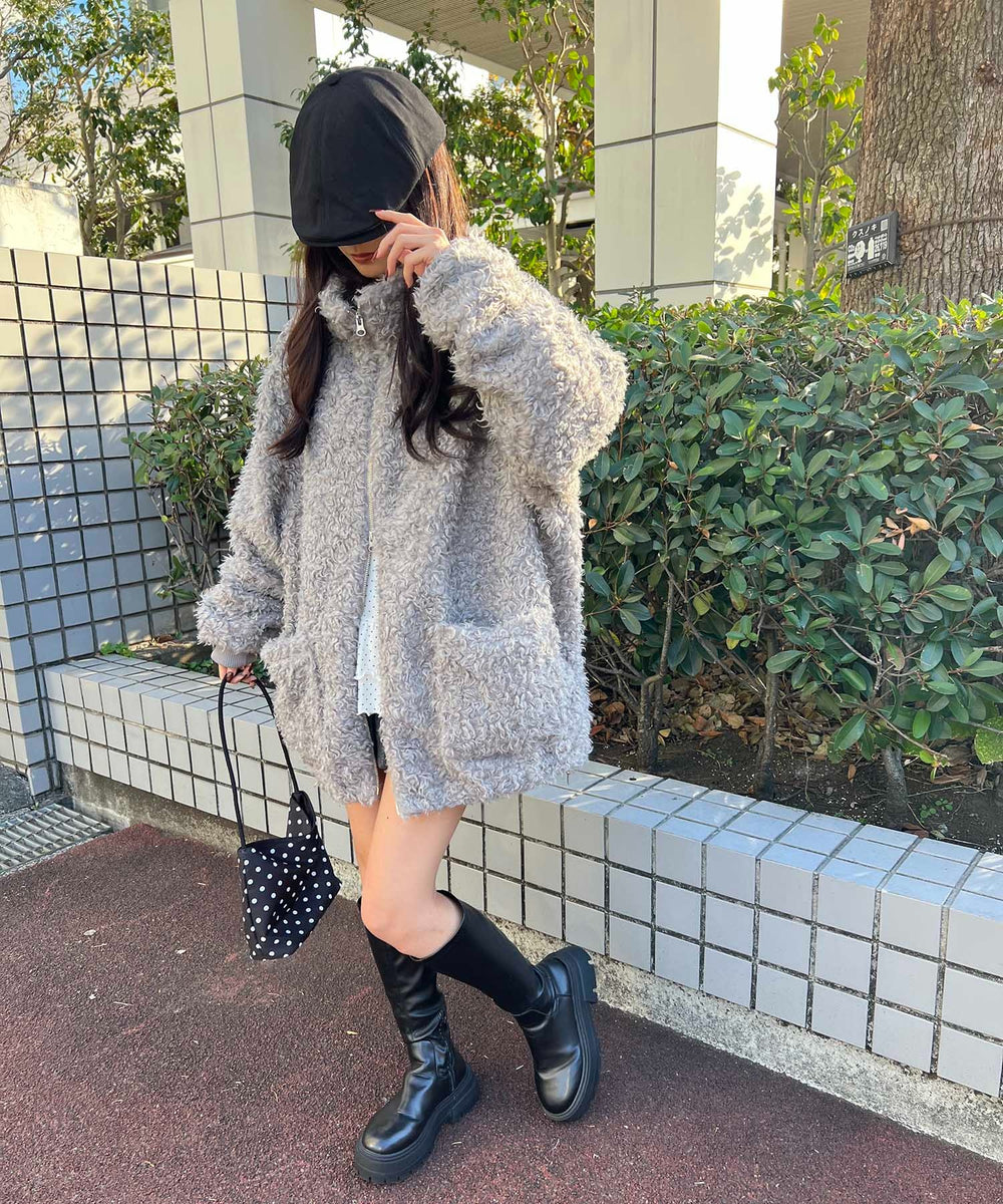 グレー モデル：157㎝ Mサイズ着用