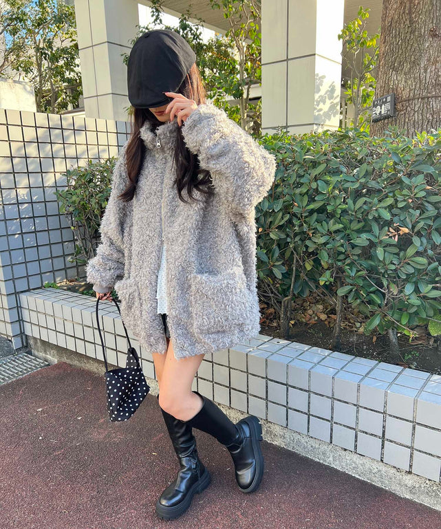 グレー モデル：157㎝ Mサイズ着用