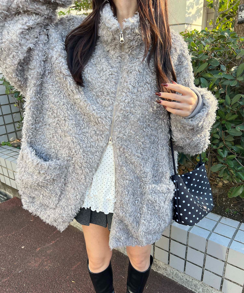 グレー モデル：157㎝ Mサイズ着用