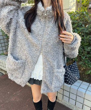 グレー モデル：157㎝ Mサイズ着用