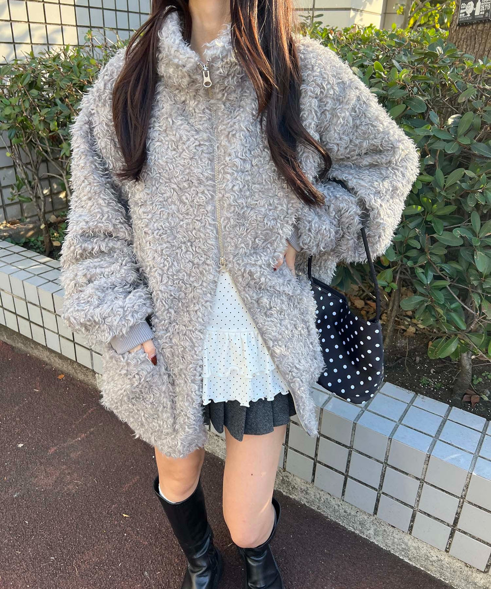 グレー モデル：157㎝ Mサイズ着用