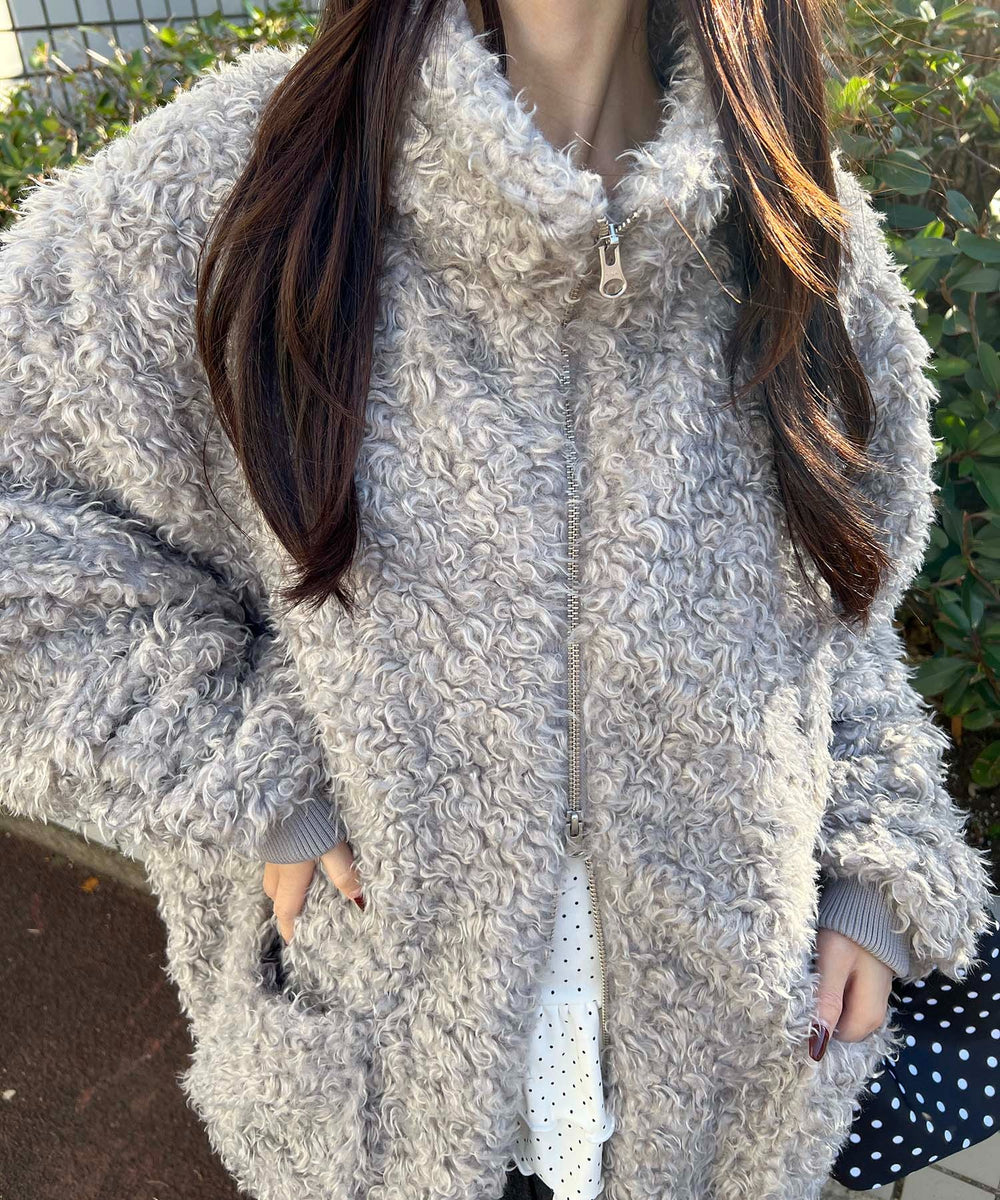 グレー モデル：157㎝ Mサイズ着用