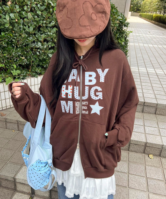 パッチワークメッセージパーカー/ブラウン モデル：158㎝ F着用