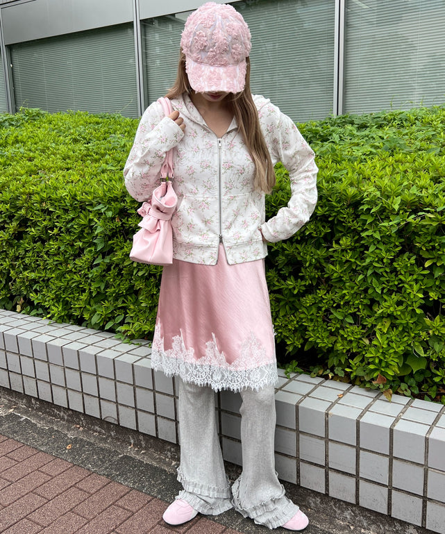 ホワイト モデル：160㎝ F着用