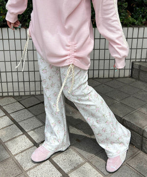 ホワイト モデル：155㎝ F着用