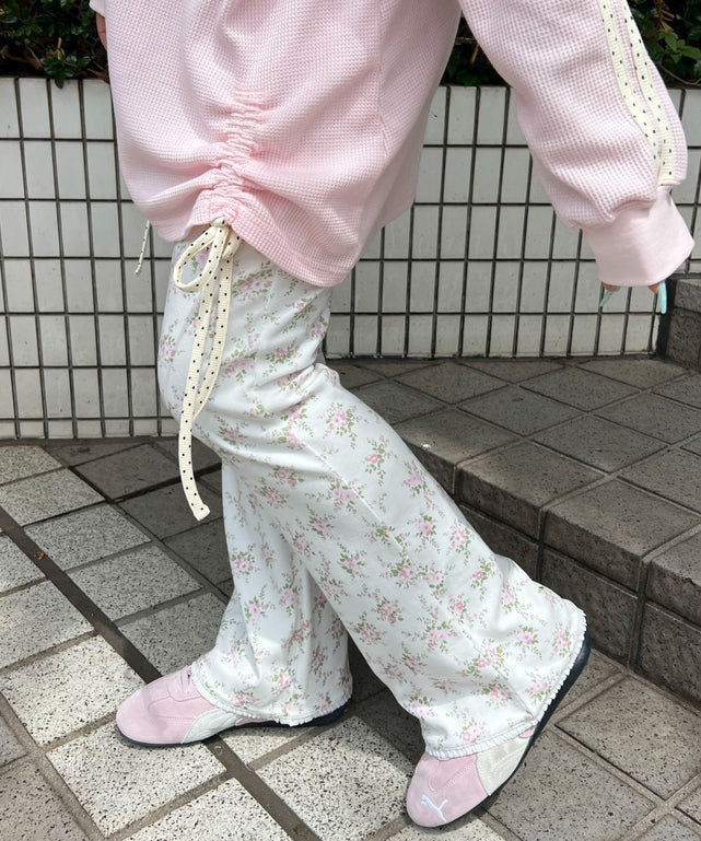 ホワイト モデル：155㎝ F着用