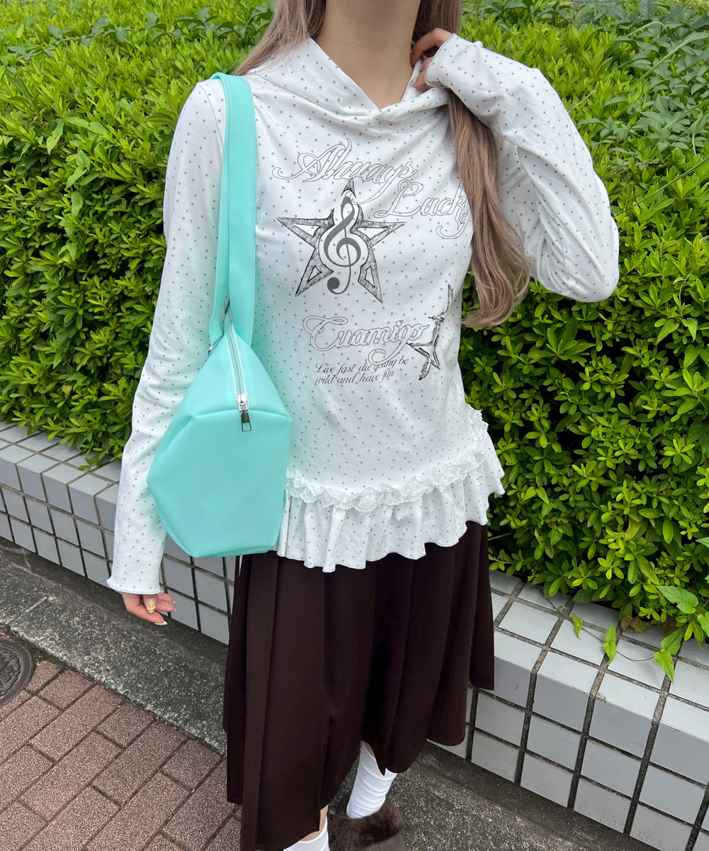 ホワイト モデル：160㎝ F着用