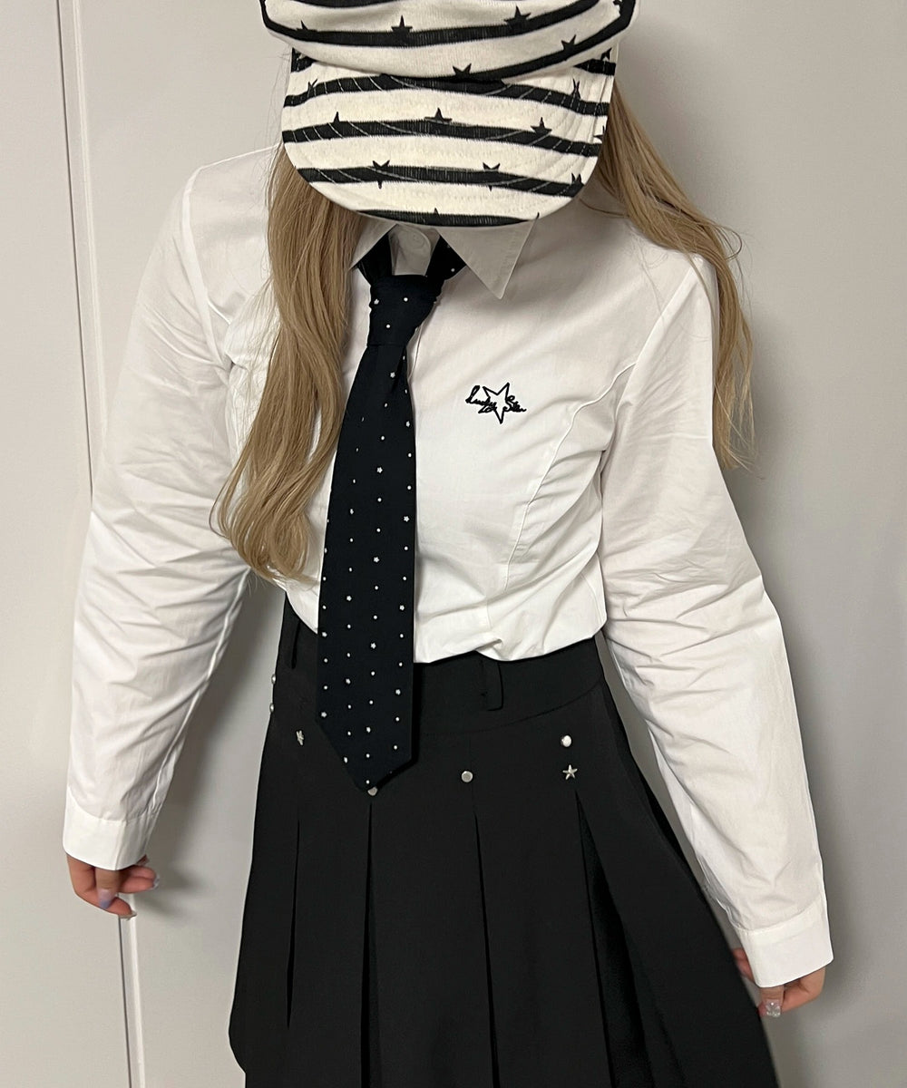 ホワイト モデル：160㎝ F着用