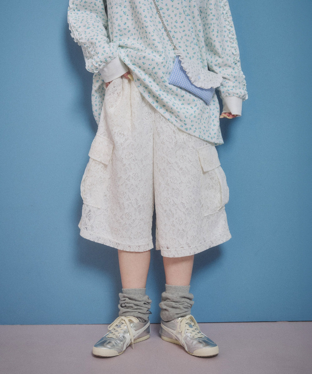 ホワイト モデル：160㎝ F着用