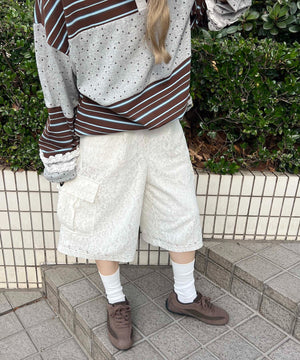 ホワイト モデル：160㎝ F着用