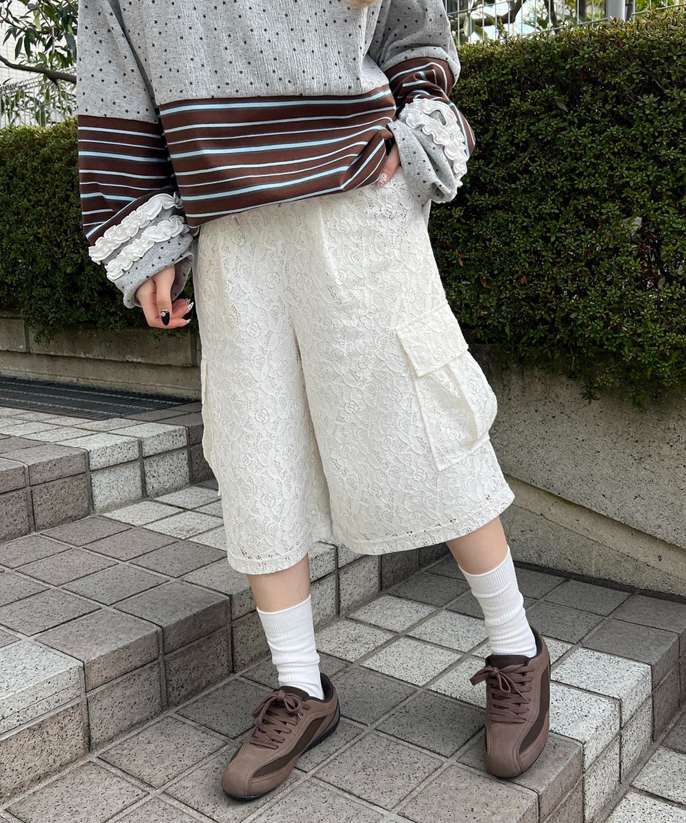 ホワイト モデル：160㎝ F着用