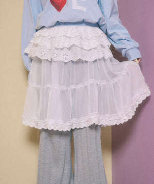 ホワイト モデル：160㎝ F着用