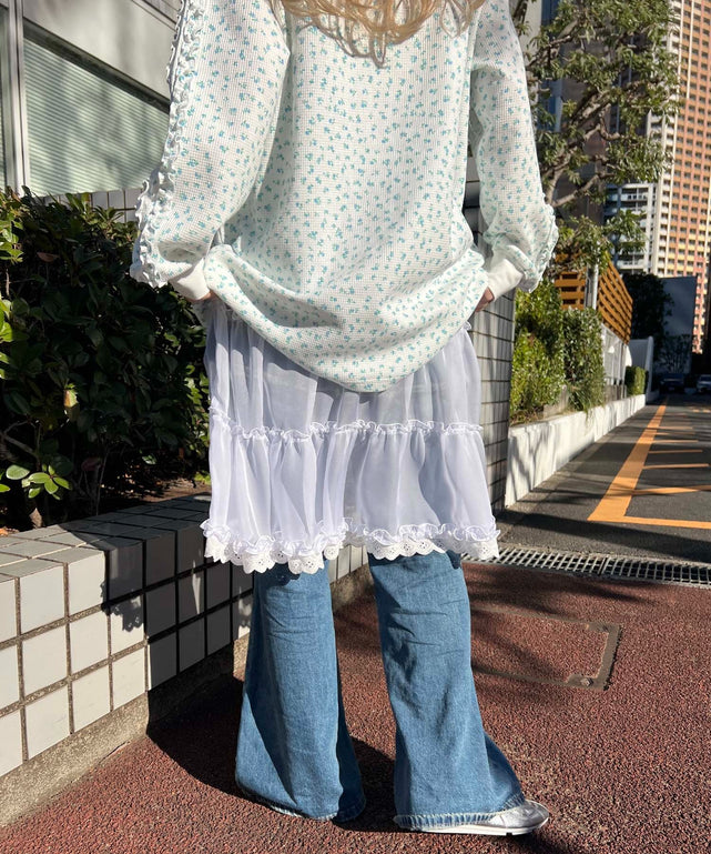 ホワイト モデル：160㎝ F着用