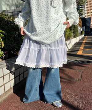 ホワイト モデル：160㎝ F着用