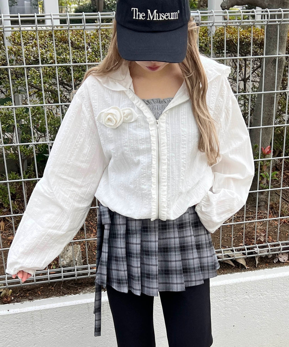 ホワイト モデル：160㎝ F着用