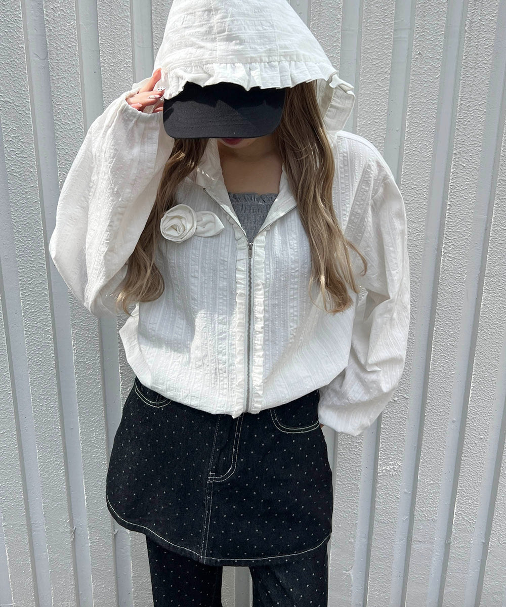 ホワイト モデル：160㎝ F着用