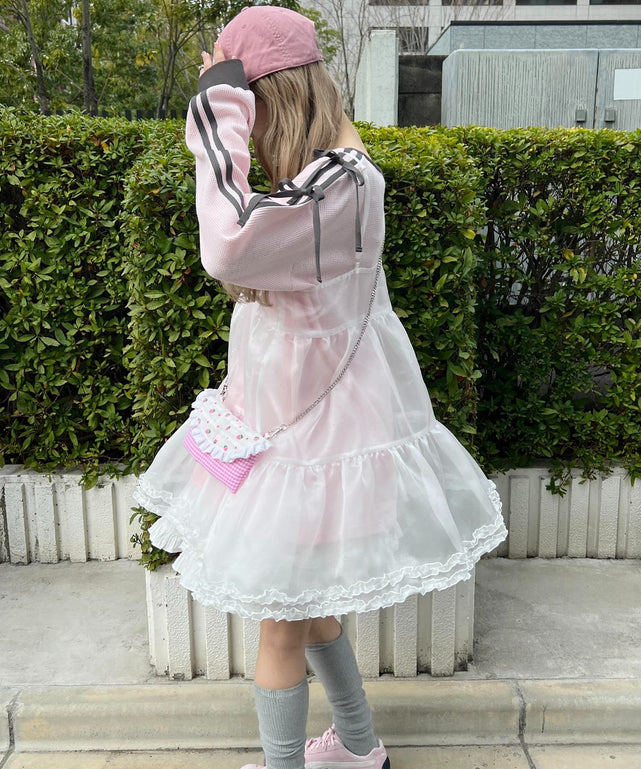 ホワイト モデル：160㎝ F着用