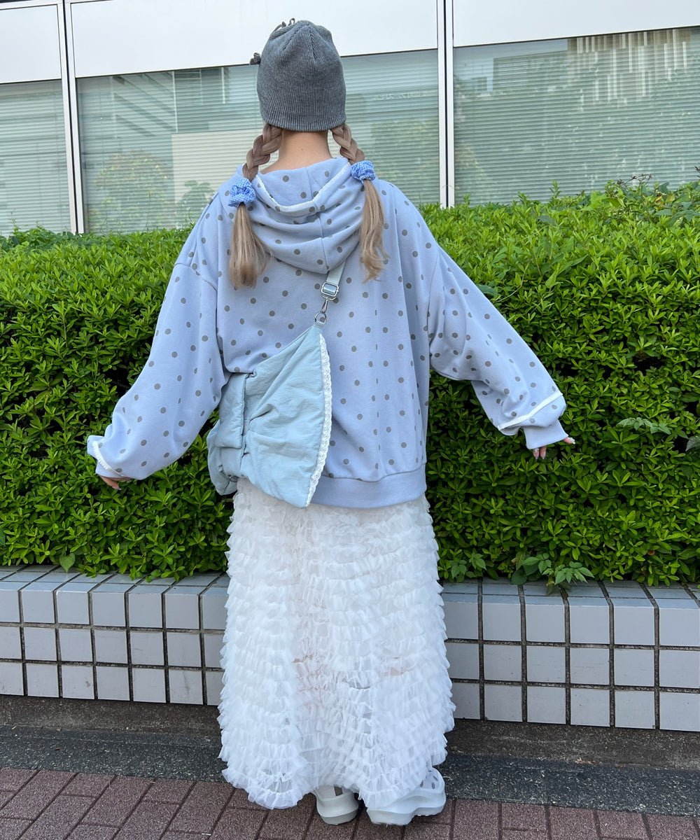 ホワイト モデル：160㎝ F着用