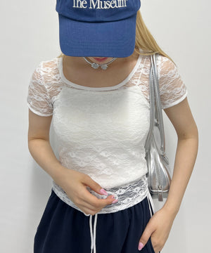 ホワイト モデル：160㎝ F着用