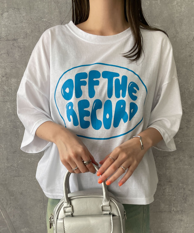 OFF　THE　RECORD　Tシャツ【一部店舗限定】/ホワイト  モデル:155cm F着用