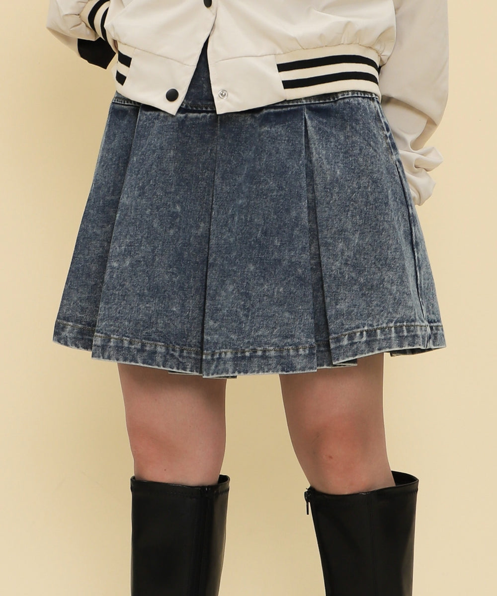 デニム淡加工 モデル：147cm F着用