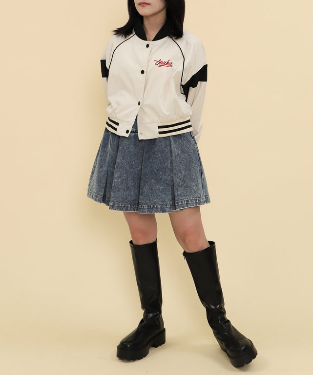 デニム淡加工 モデル：147cm F着用